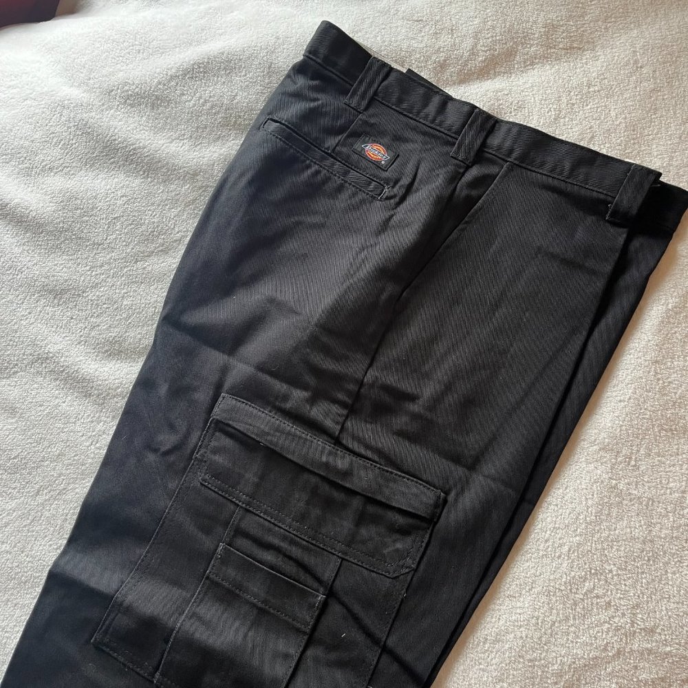 NWT Dickies Mens Black Cargo  LP337bk Relaxed fit Straight Leg Size 32/32